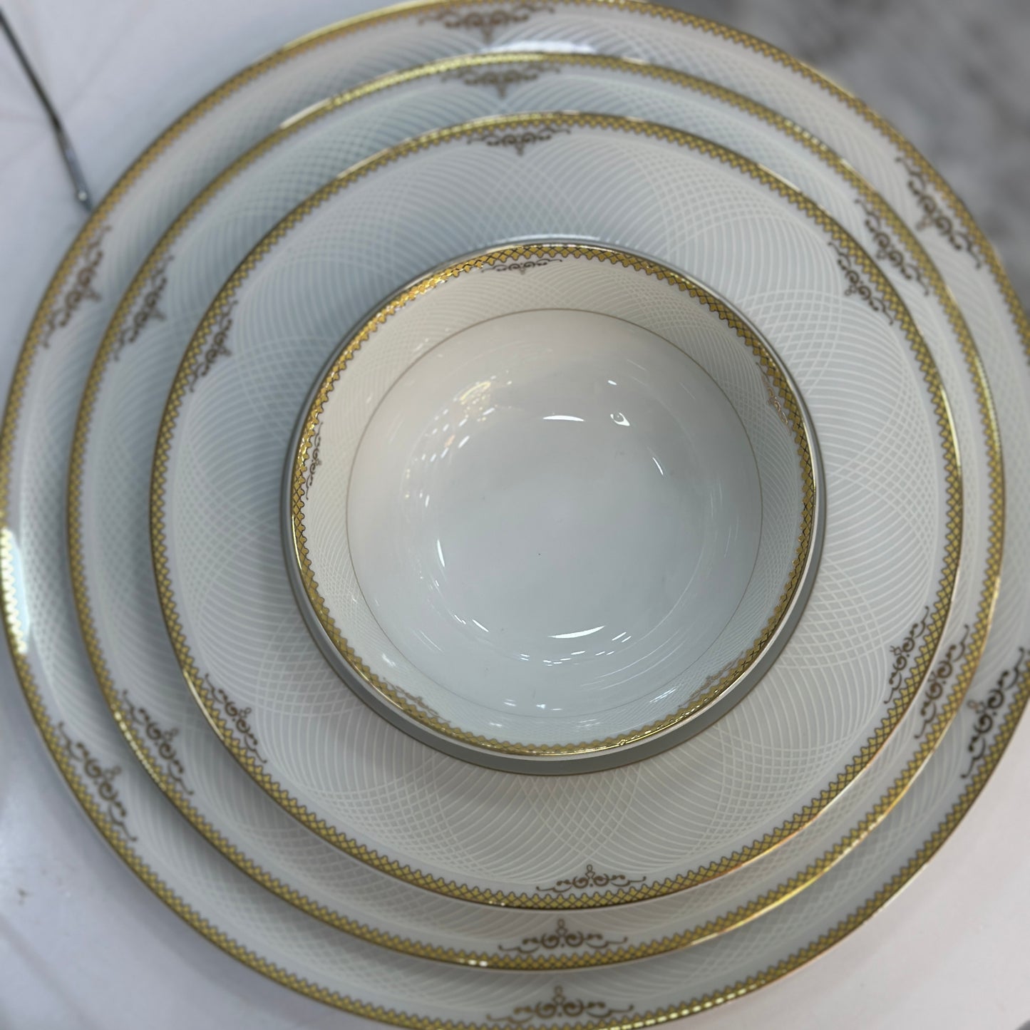 Service À Table En Porcelaine 60 Pièces