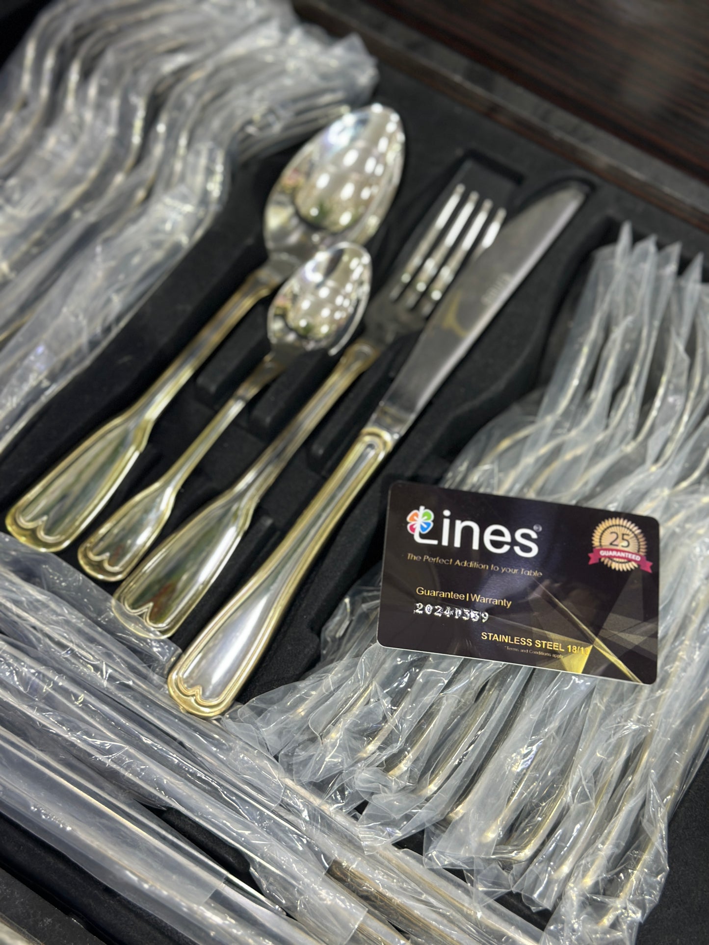 Coffret Ménagère 72 pièces Lines en Acier Inoxydable