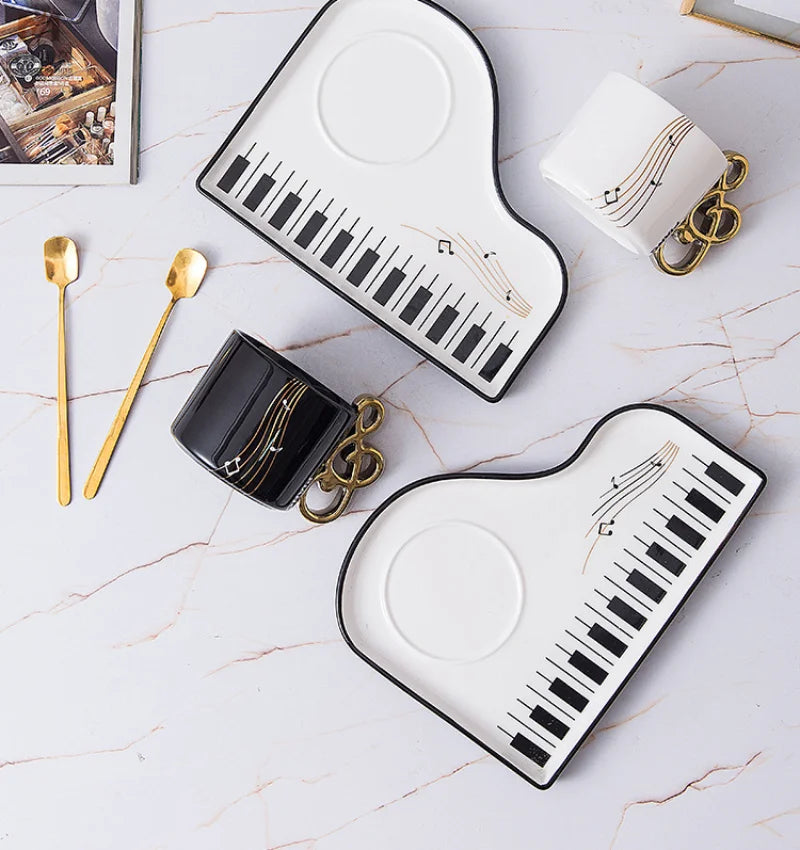 Tasse à Café Dorée avec Sous-Tasse en forme de Piano