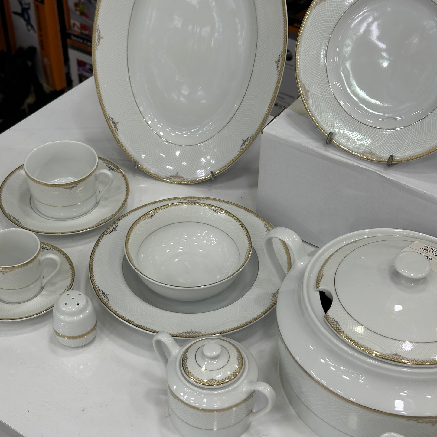 Service À Table En Porcelaine 60 Pièces